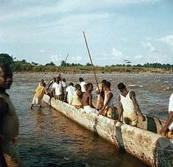 Boat on Congo river. Photo by www.africatravelling.net