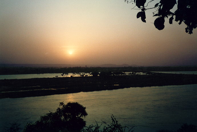 Beautiful view of the Niger river from a hotel in Niamey, the capital of Niger. Photo by www.bp-reiseberichte.de.