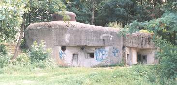 T�k� objekt u mostu p�es �eku Narwu